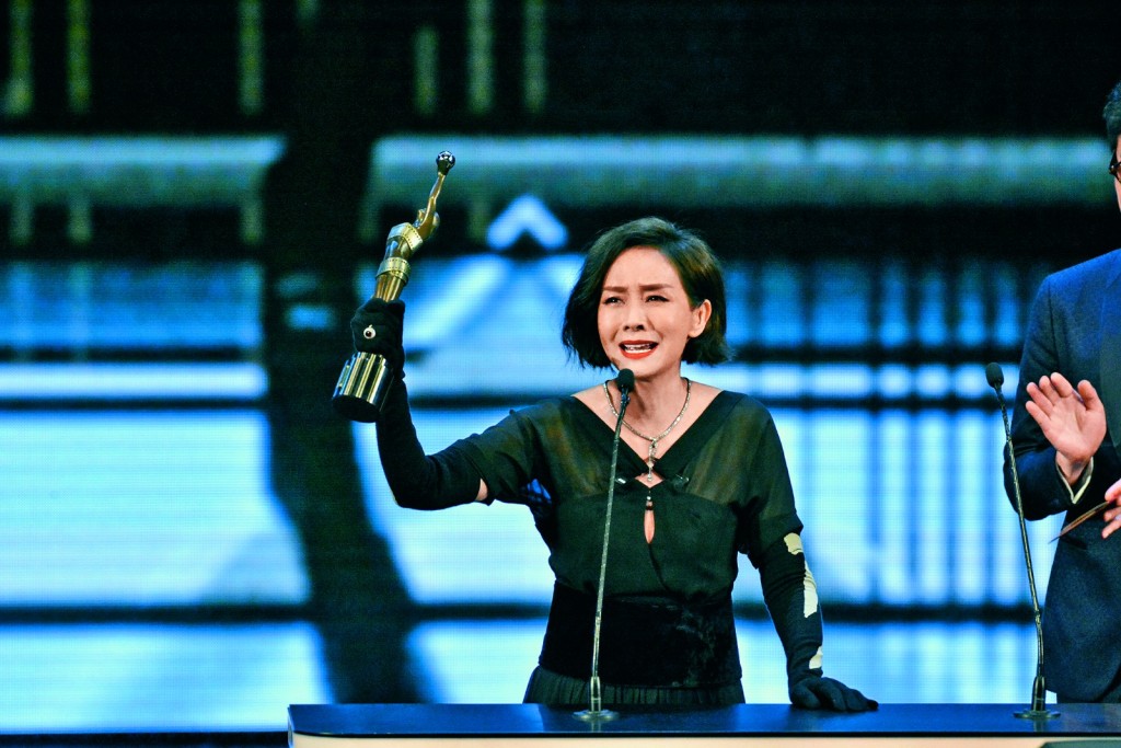 毛姐曾憑《黃金花》獲得香港金像獎影后。