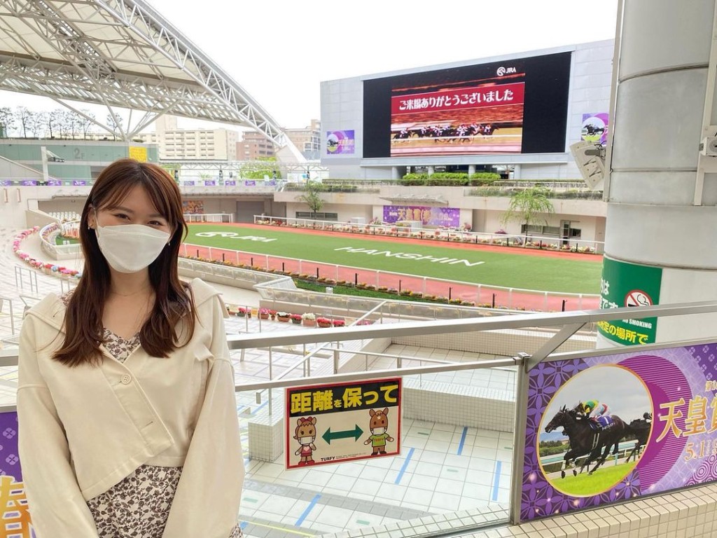 滨口爱子曾在日本当赛马主播。