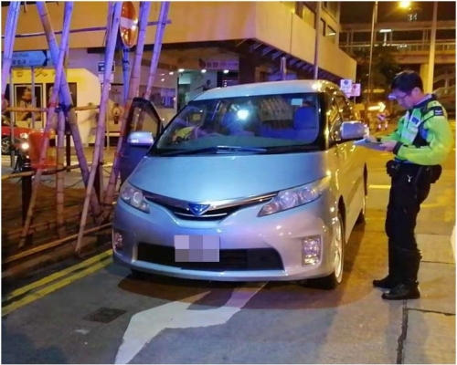 警方正調查撞倒人的七人車。蔡楚輝攝