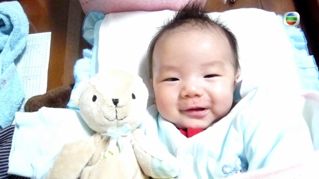 兒子的可愛,是支撐李其芳走下去的最大動力。 兒子的可愛,是支撐李其芳走下去的最大動力。