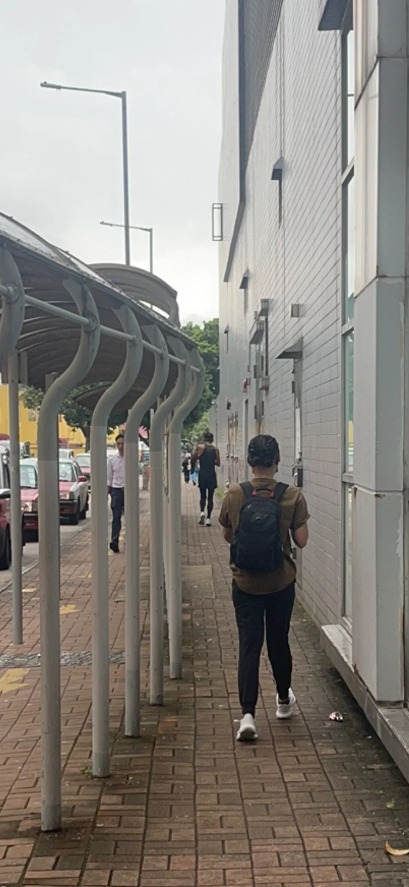 周潤發曾在九龍塘港鐵站來回跑步被網民拍到。