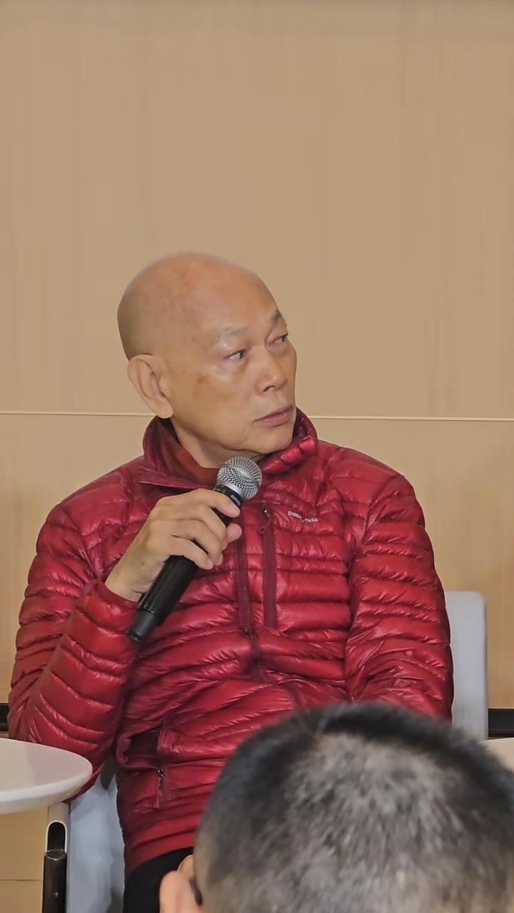 羅家英於這次見面會中十分奔放。 羅家英於這次見面會中十分奔放。