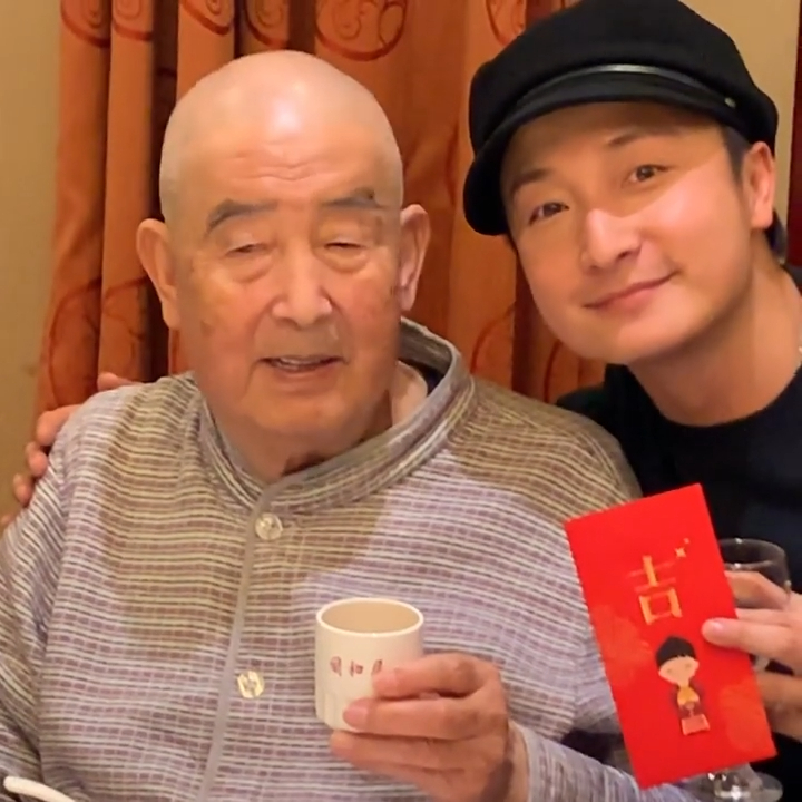 因疫情令留院的外公已有一年沒有見到親人。