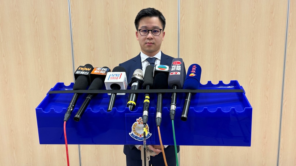 黃大仙警區刑事調查支援隊督察吳澤鉅交代案情。曾志恆攝 黃大仙警區刑事調查支援隊督察吳澤鉅交代案情。曾志恆攝