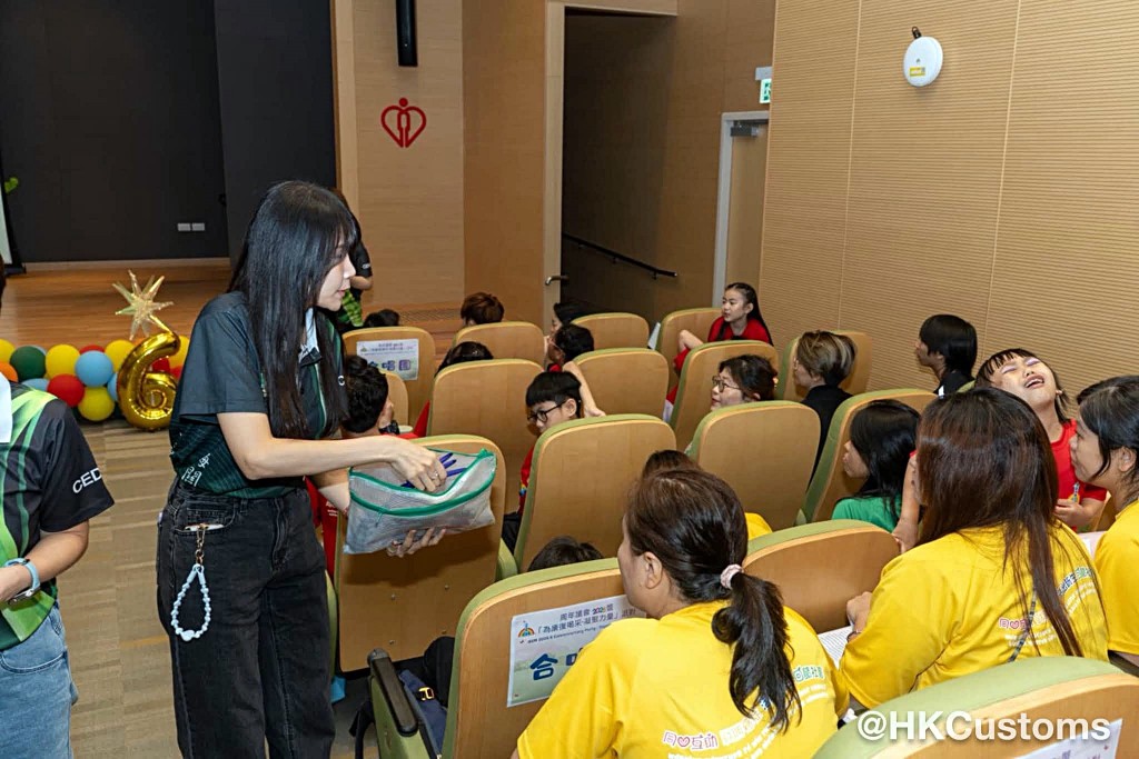海關義工隊參與活動。fb:香港海關 海關義工隊參與活動。fb:香港海關