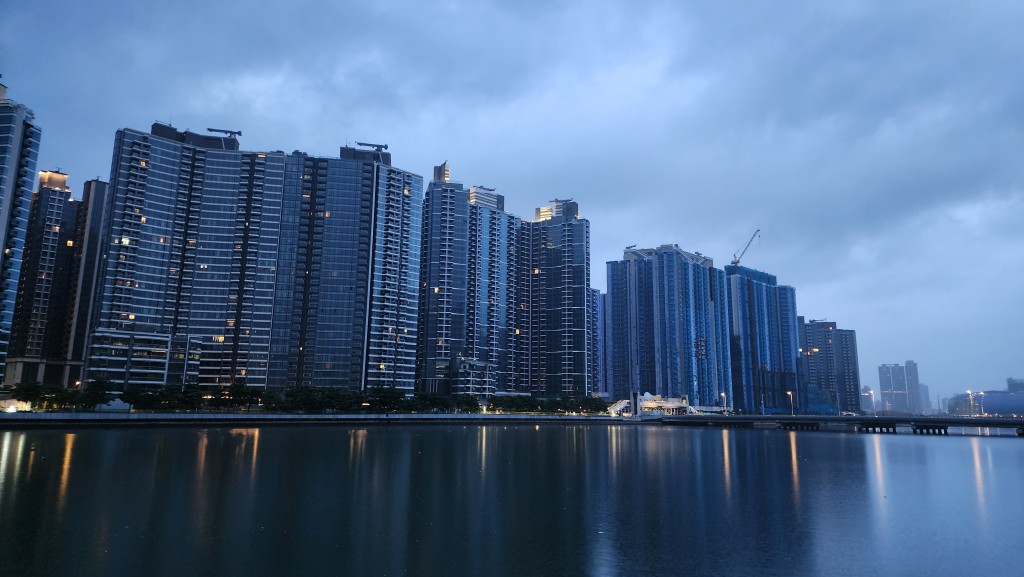 有一兩陣驟雨。黎志偉攝