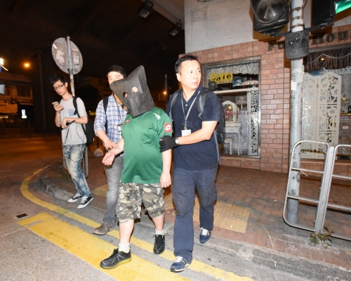 警方昨晚拘捕一名27歲男子。