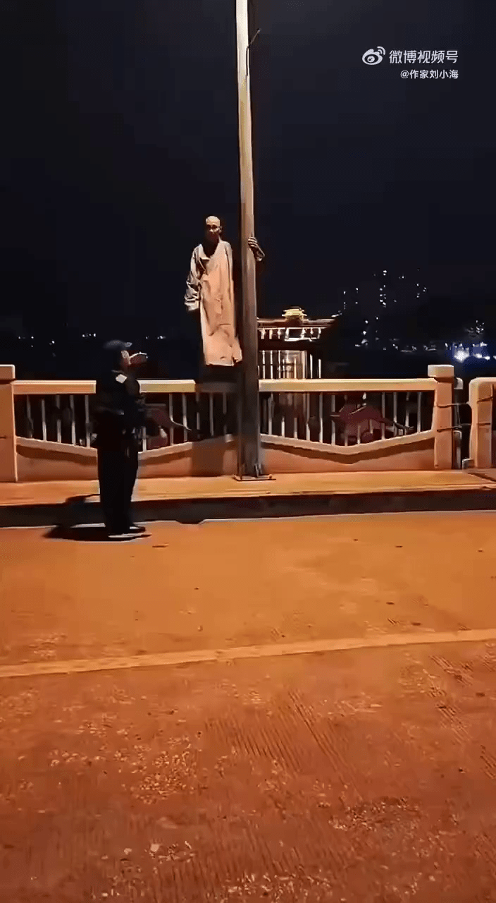 廣東湛江僧人深夜跳江。 網片截圖