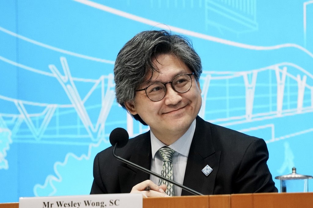 法律改革委員會秘書長黃惠沖。 法律改革委員會秘書長黃惠沖。
