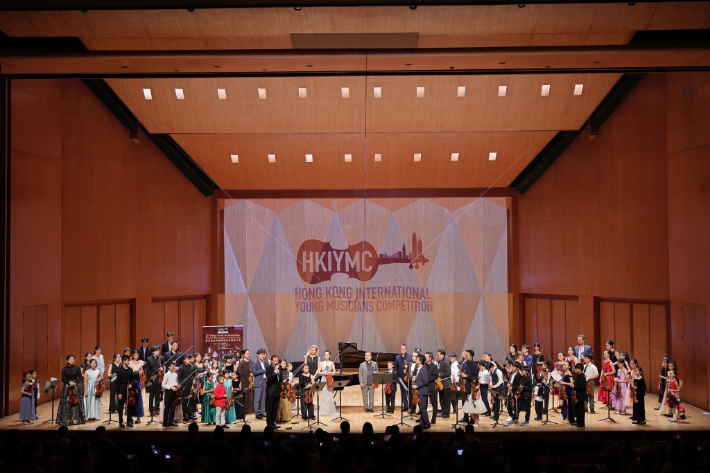 第五屆香港國際青年音樂家大賽之「Gala Concert音樂盛會」中,多位才華洋溢的參賽者將與評委共同演繹精彩動聽的樂曲,為觀眾帶來一場音樂盛宴。 第五屆香港國際青年音樂家大賽之「Gala Concert音樂盛會」中,多位才華洋溢的參賽者將與評委共同演繹精彩動聽的樂曲,為觀眾帶來一場音樂盛宴。