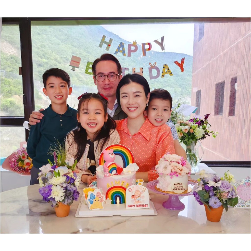 陈茵媺庆祝生日时有Care Bears蛋糕。