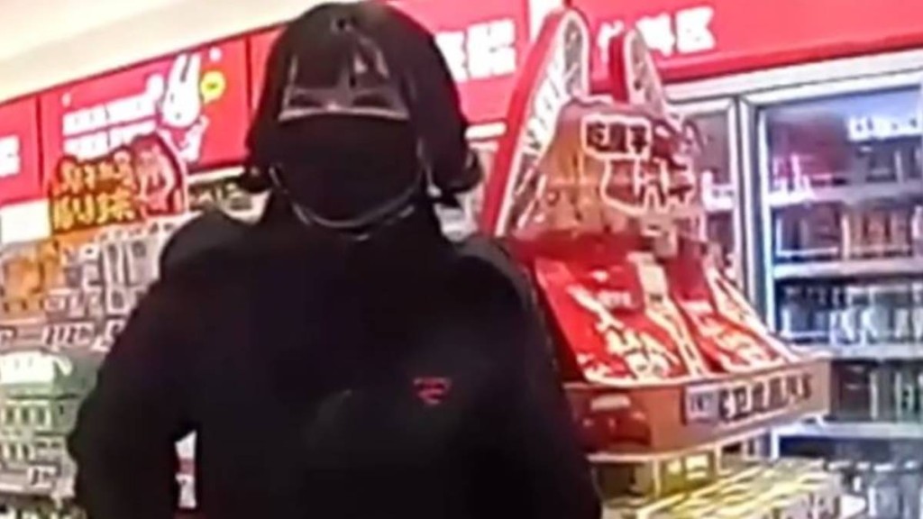 吉林7旬老翁扮女人零元購被捕。抖音＠延邊廣播電視台