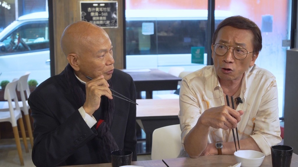 不說不知,原來輝哥跟羅家英是港台舊同事。