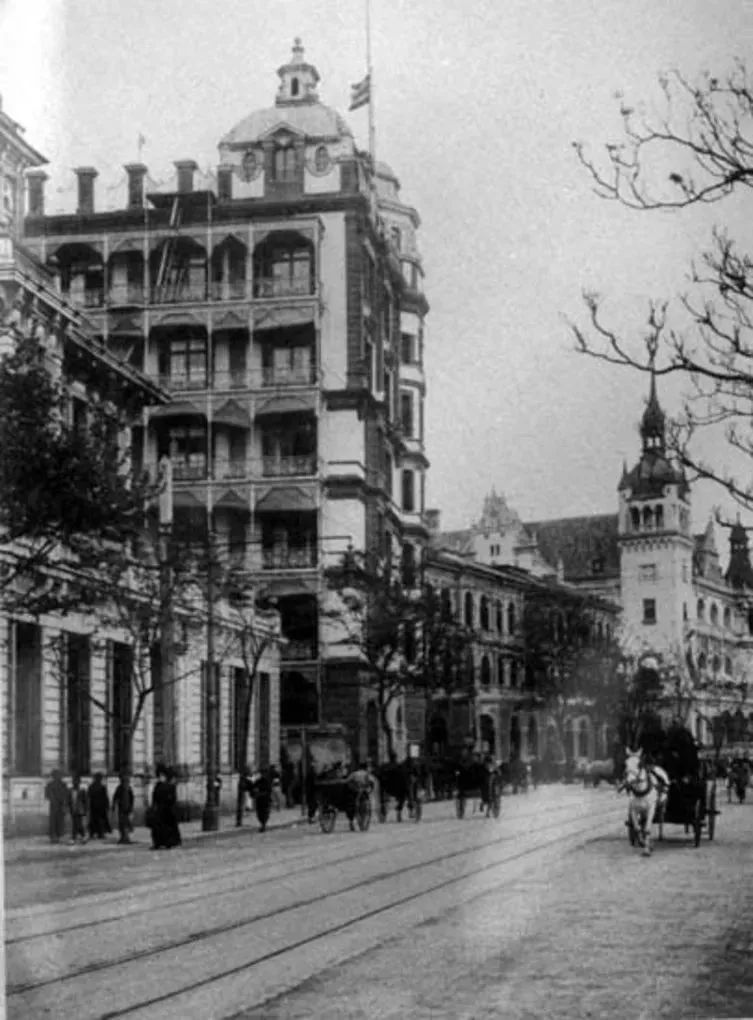 1906年落成的匯中飯店，是當時上海規模最大的一家飯店。