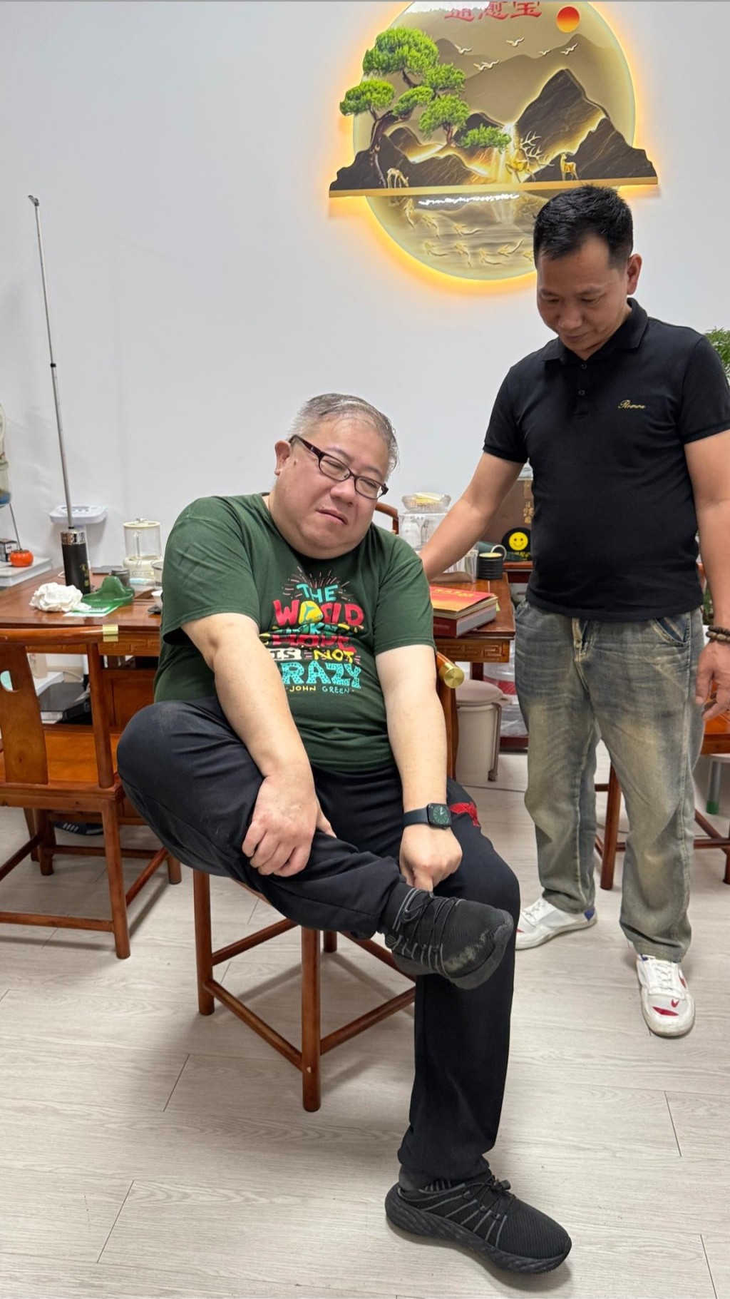 劉錫賢北上扭傷腰行動不便。 劉錫賢北上扭傷腰行動不便。