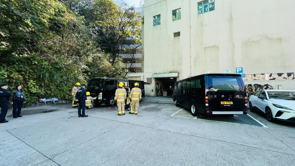 現場是東華三院鑽石山殯儀館停車場。