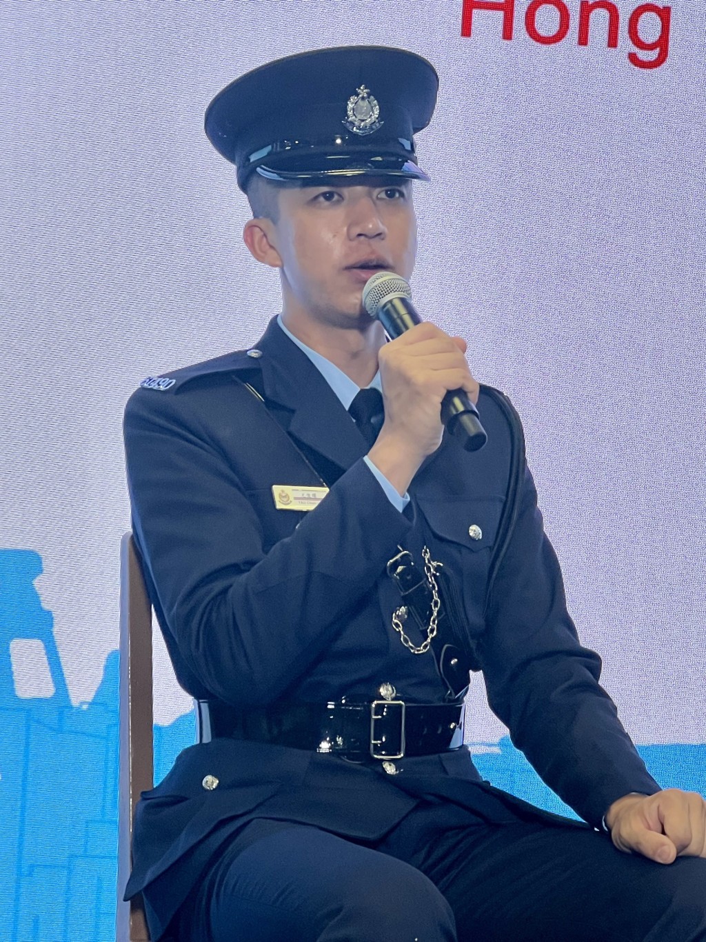 获得薛富杯及银笛奖学警尤俊耀(Ambrose)加入警队前是一名手球教练。