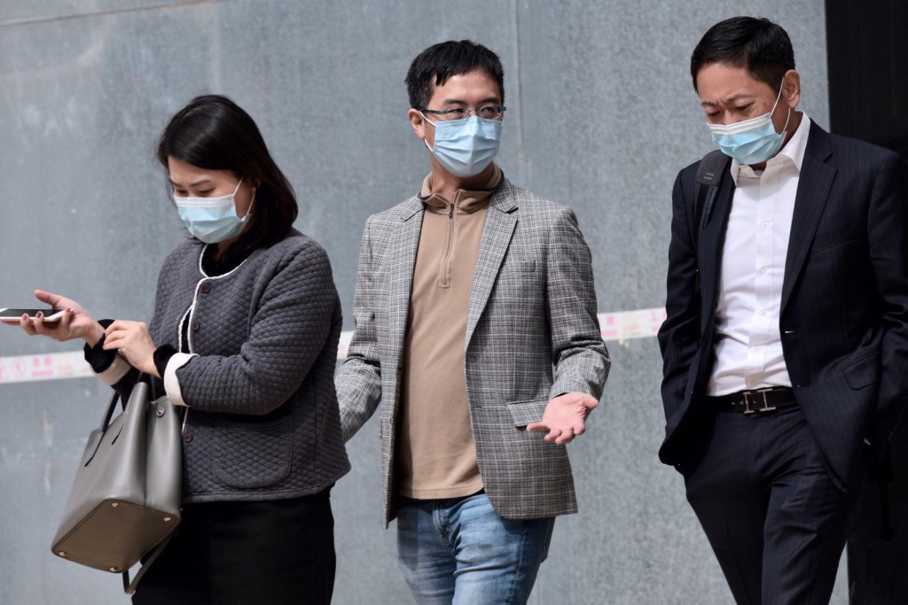 陈丽儿（左一）和陈毅凯（右）。