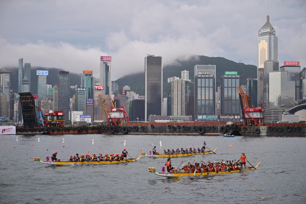 「香港國際龍舟邀請賽50周年漁民盃」邀請來自香港仔、柴灣等共6支本地漁民隊伍參賽。