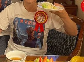 此情侶Tee應是全港獨一無二。