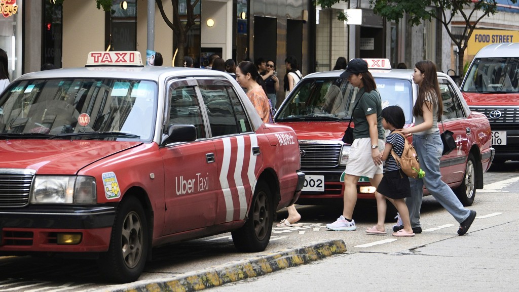 交諮會歡迎政府由平台、司機及車輛三方面着手,提出網約車規管細節。 交諮會歡迎政府由平台、司機及車輛三方面着手,提出網約車規管細節。