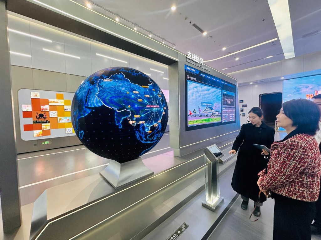 張李佳蕙對湖北民航的發展表示肯定，對花湖機場在短短四年內實現從「起步」到「領跑」的跨越式發展表示高度讚賞。