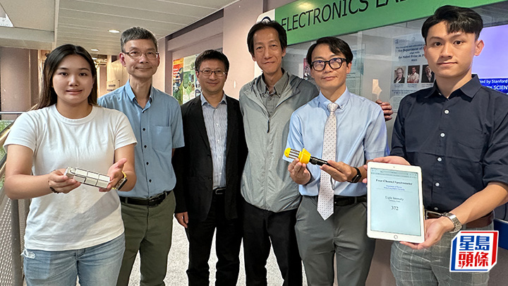 浸大物理系講師陳茂興（右三）帶領學生團隊，研發適用於中小學的科學教材套，教授能源科技。 盧嘉潁攝