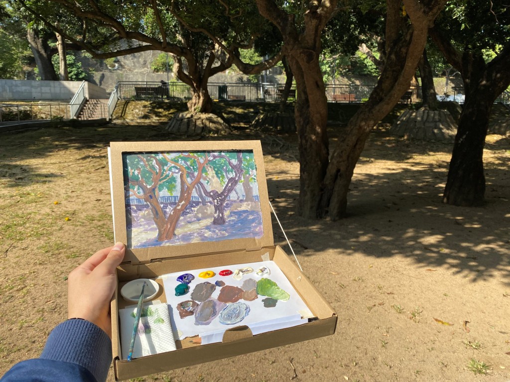 黃進曦會因應寫生地點擕帶不同的工具。