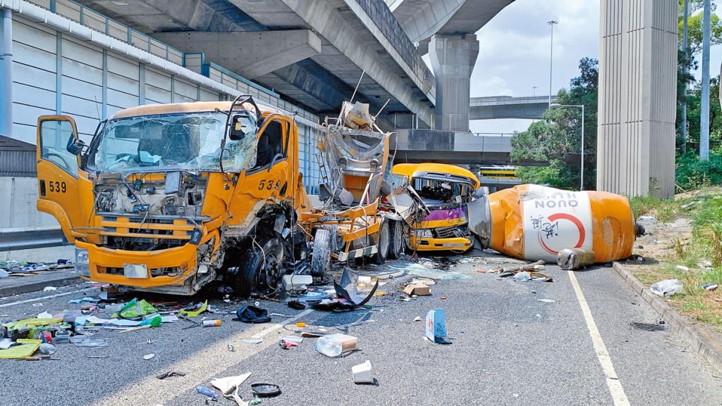 「田螺車」飛墮砸中校巴車頭，前者司機傷重不治。