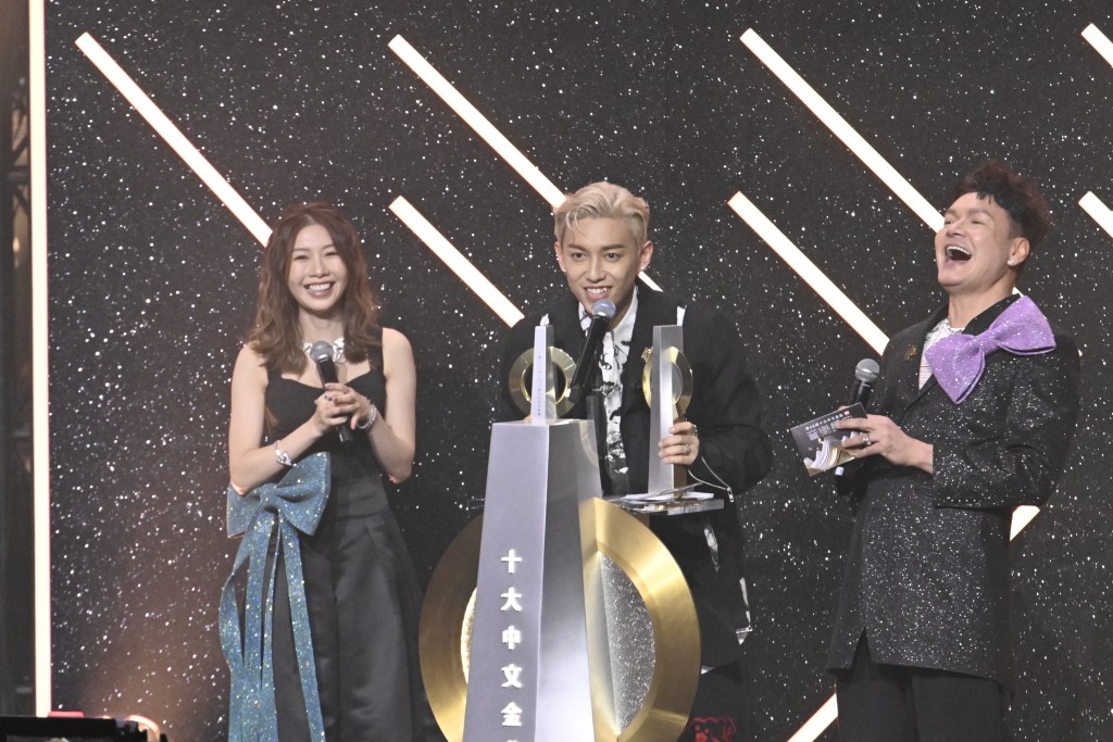 MC張天賦再度上台，獲得最後一個「優秀流行歌手大獎」，以及憑《世一》獲得「十大中文金曲獎」。