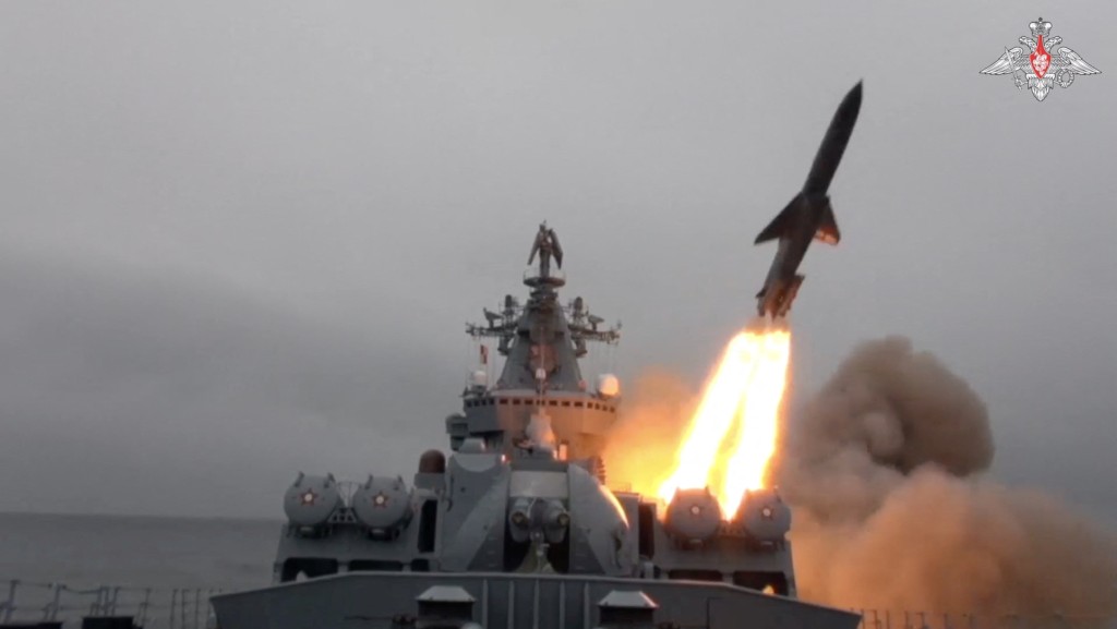 俄羅斯朝白令海發射多枚巡航導彈，擊中模擬敵艦目標。路透社