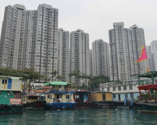 香港仔中心三房每呎1.5萬沽。