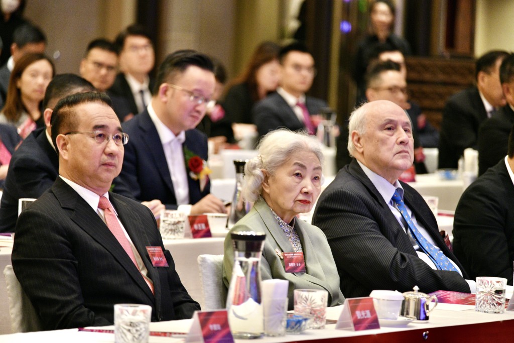 左起：刘光源、基本法委员会前副主任梁爱诗、基本法委员会前委员梁定邦。卢江球摄