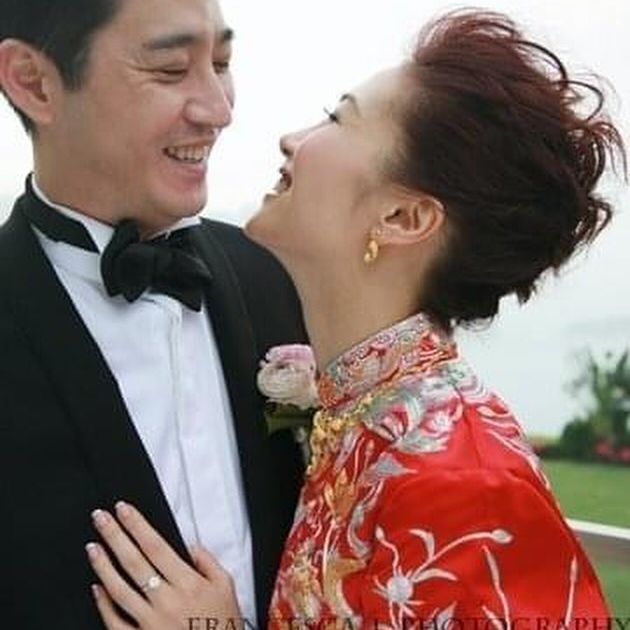 袁彩云在IG贴出15年前与老公结婚的相片。