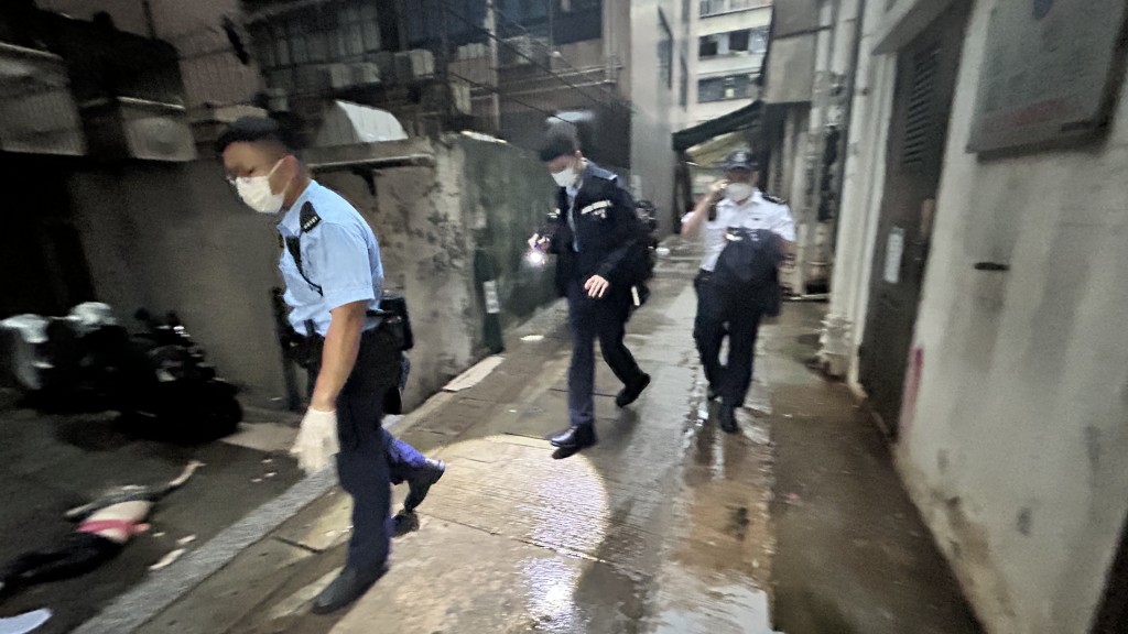 警員到場調查。 警員到場調查。