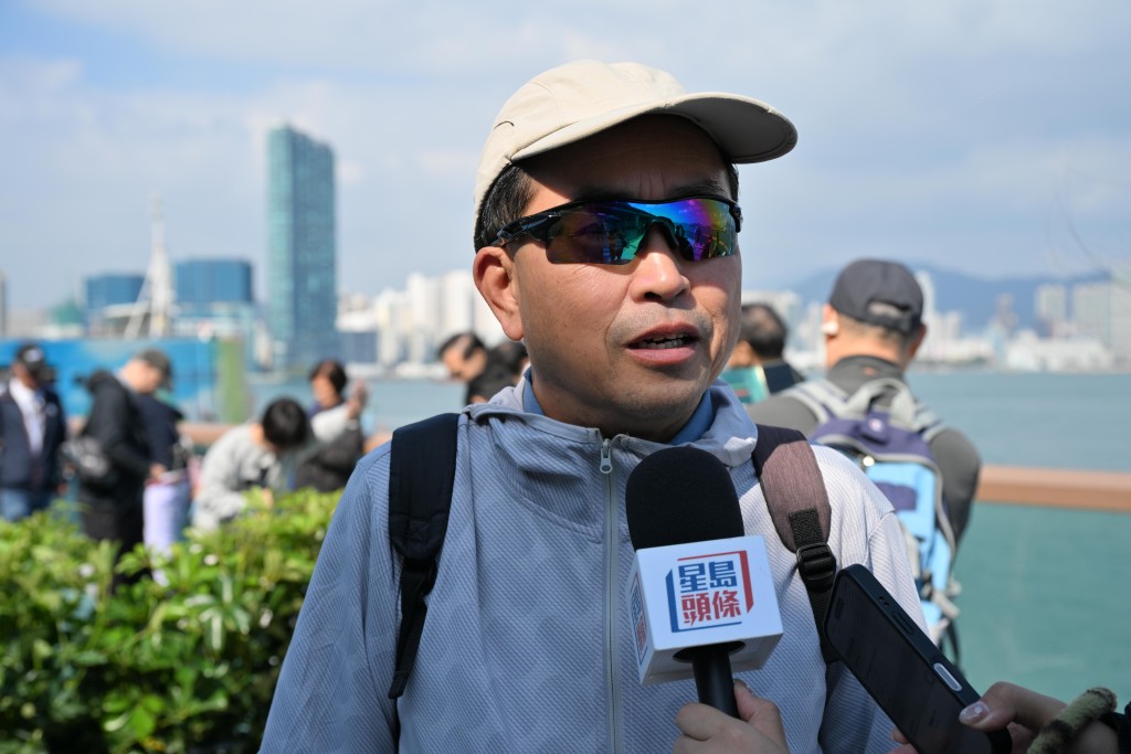 伍先生指如果玻璃觀景台可以再長一些,可令體驗更加深刻。 伍先生指如果玻璃觀景台可以再長一些,可令體驗更加深刻。