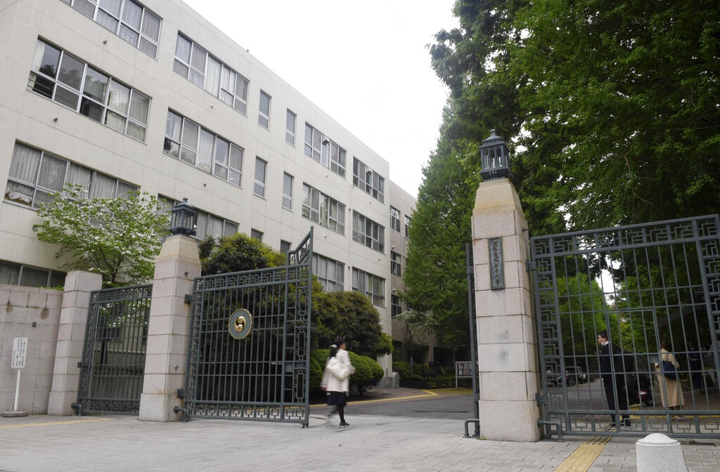 悠仁就讀的御茶水女子大學附屬中學座位上月26日被放置兩把刀。 AP圖片