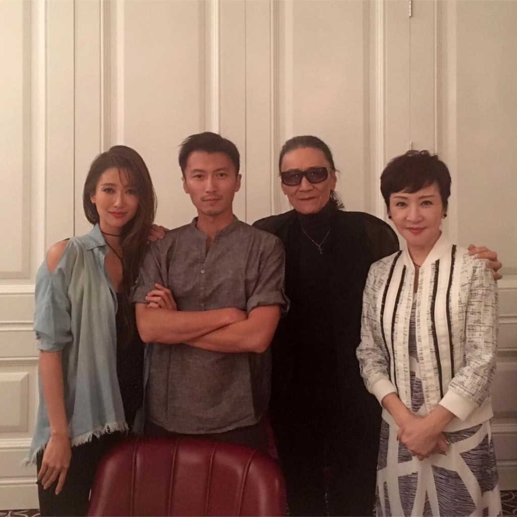 婷婷以往經常貼出與家人的合照。