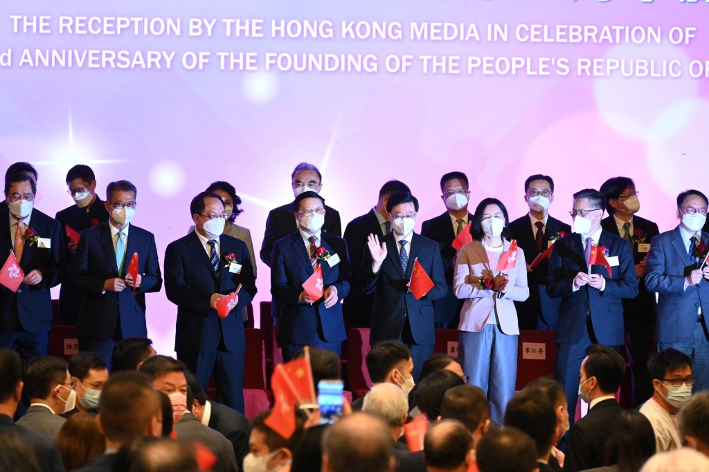 李家超指香港背靠祖國聯通世界，有獨特的發展優勢。