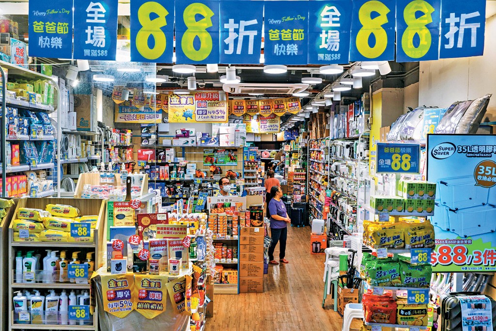 為吸引客人,不少商戶亦加推折扣推廣。