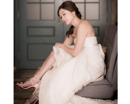 活希兒在社交網晒婚照，並話自己又緊張又興奮。