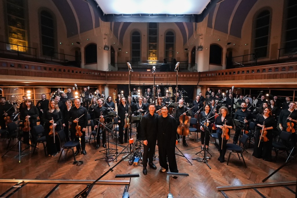 陳奕迅倫敦奏響《K歌之王 AIR》，管弦樂磅礡中激動落淚。