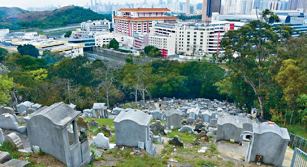 ■政府曾要求有关人士停止占用政府土地，否则将当中的遗骸迁葬至沙岭坟场。
