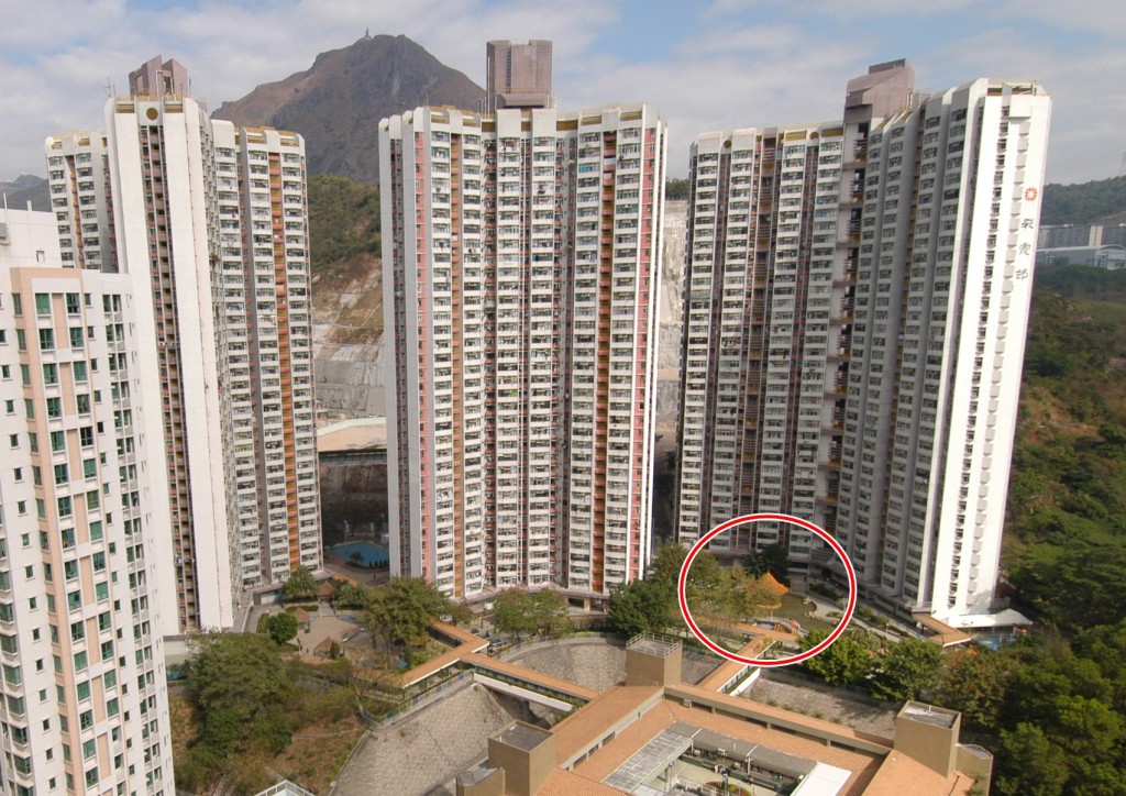 彩霞邨的八角亭（红圈示）。资料图片