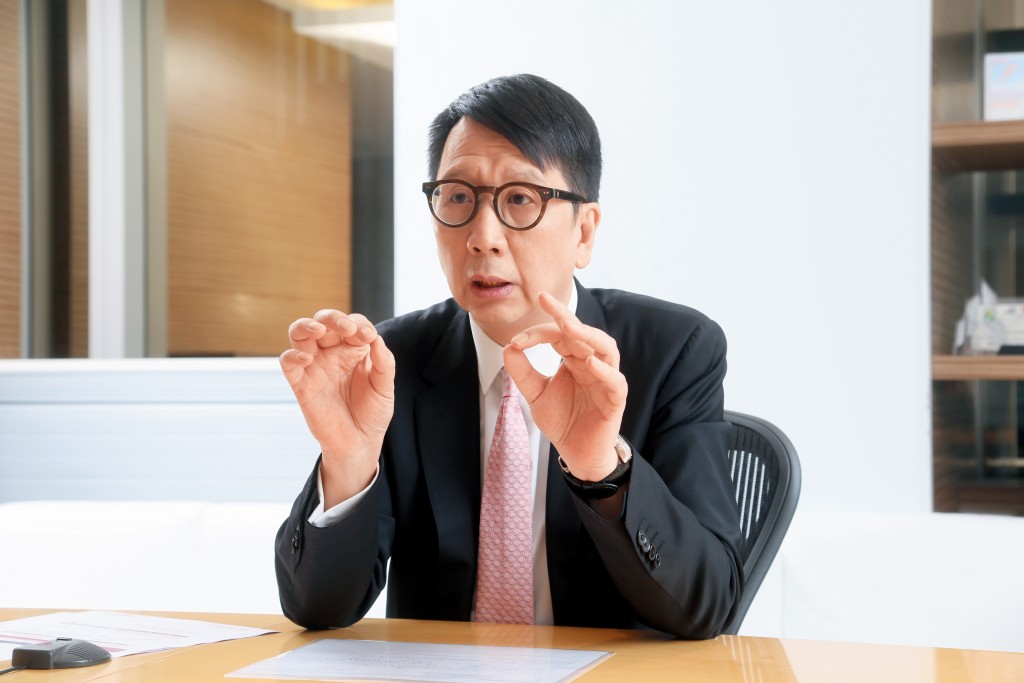 臻享顧問董事總經理王良享認為，滙控股息率要有5.5-6%才能接受。