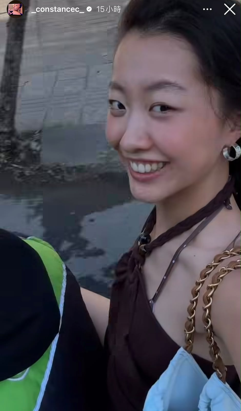 康堤飛到外地度假，好happy！