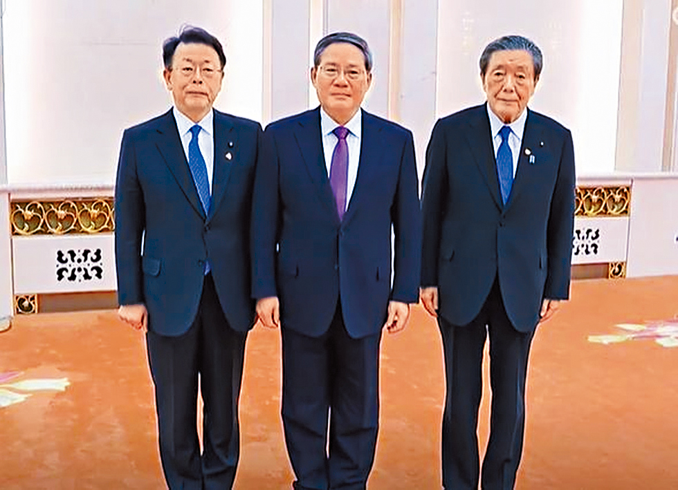 總理李強（中）會見日本執政黨代表團。