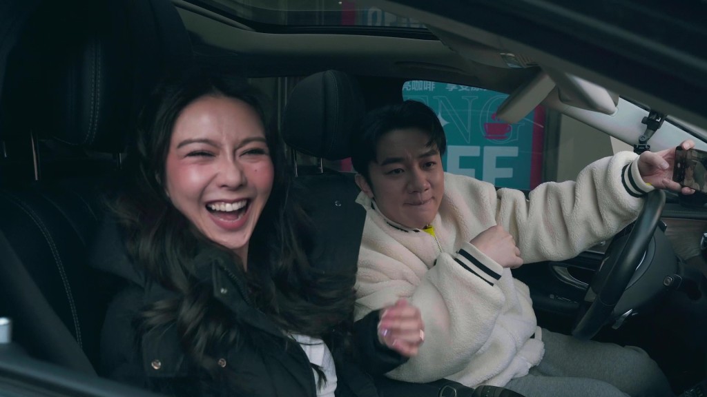 Fiona笑言啲閨密任務紙似肉桂條,真係虧佢諗得出。