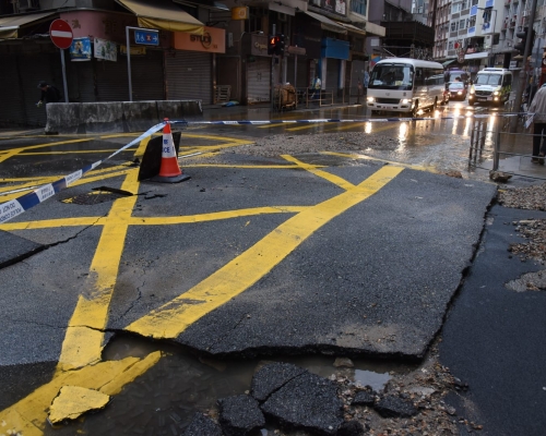 路政署正積極擴展其研發應用AI技術偵測道路分析能力，由目前識別路面裂縫及褪色路面標記，擴展至偵測交通標誌受遮擋情況。資料圖片