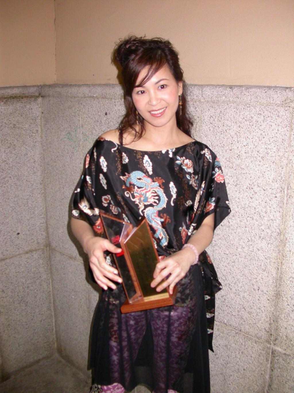 2003年，苏玉华再凭《生死界》荣膺香港舞台剧奖“最佳女主角（悲 / 正剧）”。